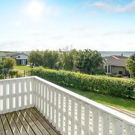 3 Bedroom Lovely In Feriehus