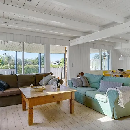 3 Bedroom Lovely In Feriehus *