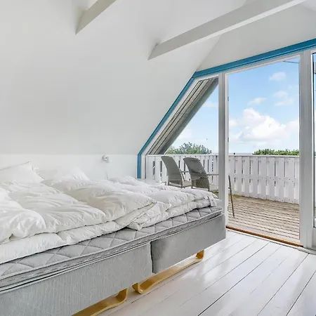 Dom wakacyjny 3 Bedroom Lovely In *