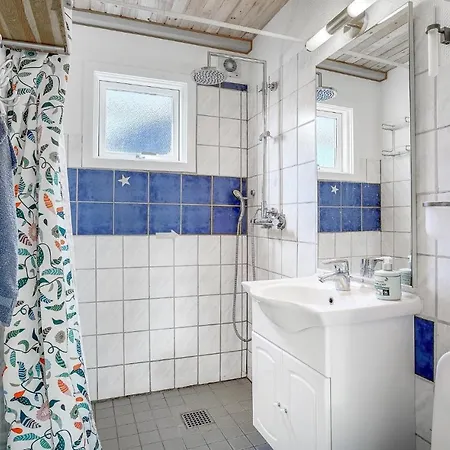 Dom wakacyjny 3 Bedroom Lovely In
