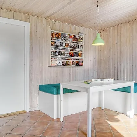 Dom wakacyjny 3 Bedroom Lovely In *